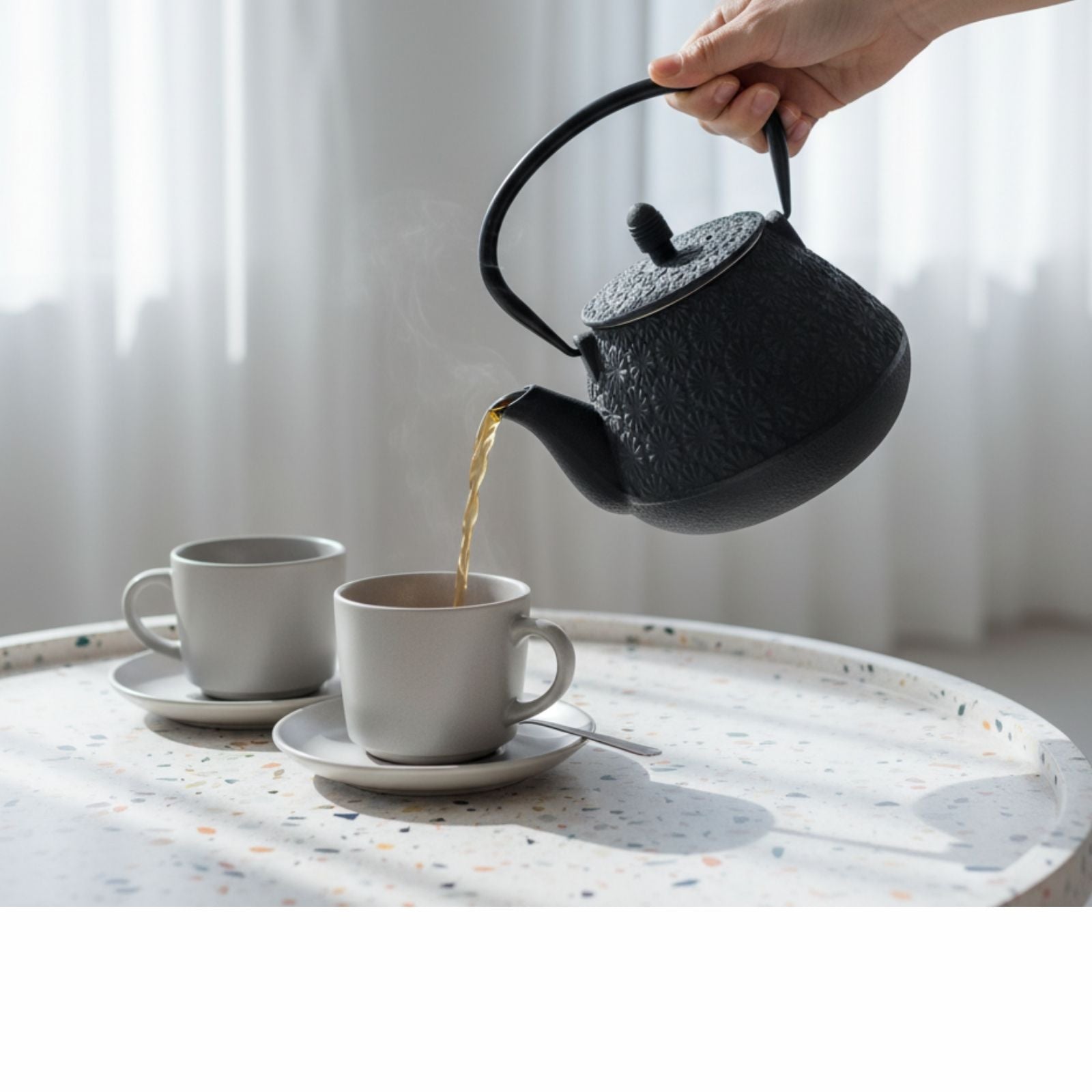 Czajnik żeliwny z zaparzaczem TAKI, 1000 ml
