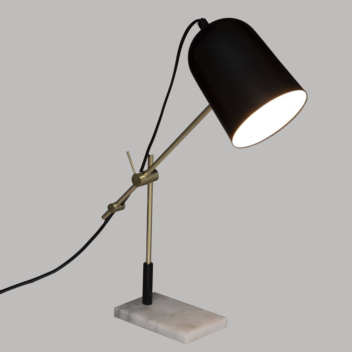 Lampka na biurko z regulowaną wysokością
